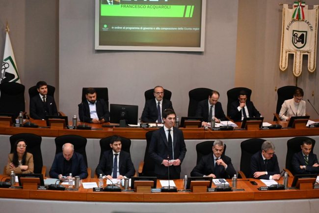 primo-consiglio-regionale-acquaroli7-650x433