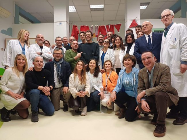 valentino-rossi-salesi-ancona-4-650x488