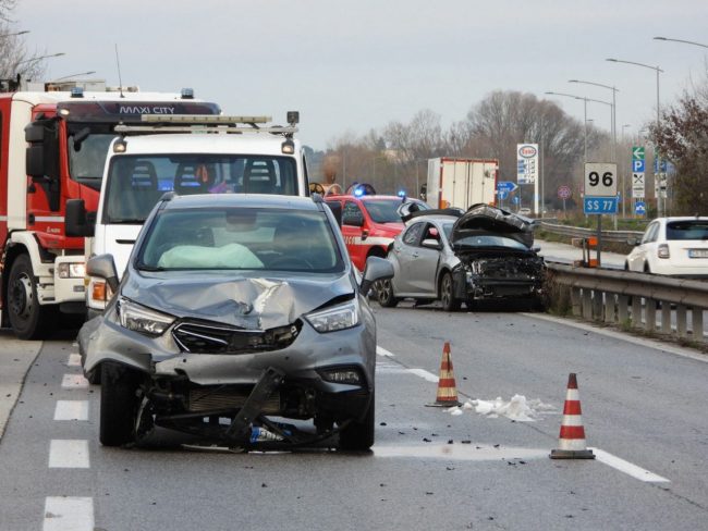 incidente-superstrada-trodica-morrovalle-corridonia-070120262-650x488