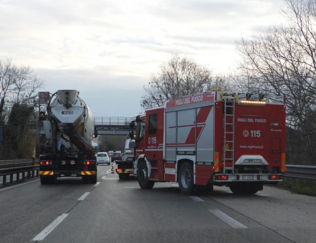 incidente-superstrada-trodica-morrovalle-corridonia-070120266-650x501