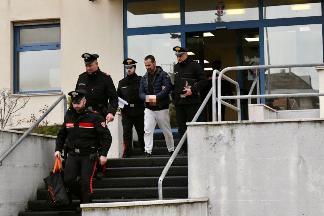 operazione-carabinieri-civitanova-4-650x433