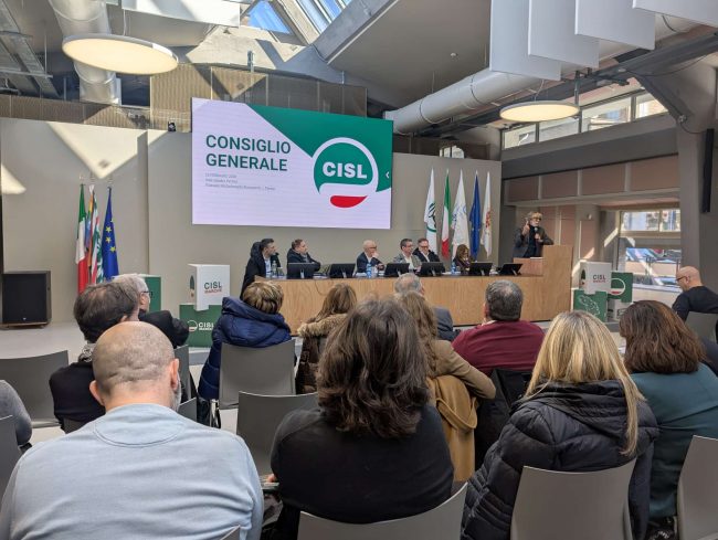 Consiglio-generale-Cisl-2-650x489