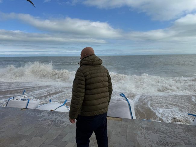 acapulco-mareggiata-3-650x488