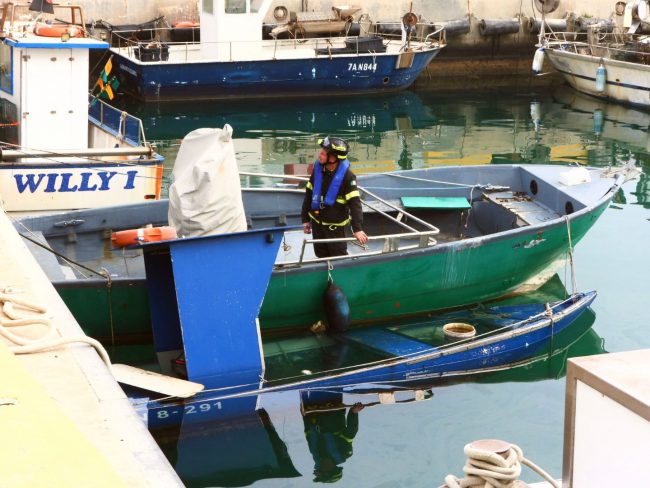 barca affondata cinzia civitanova porto (3)