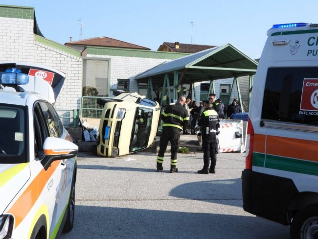 auto ribaltata civitanova (11)