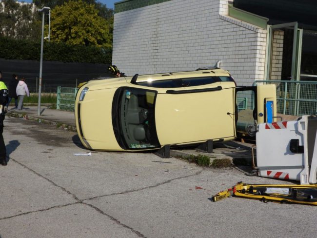 auto ribaltata civitanova (12)