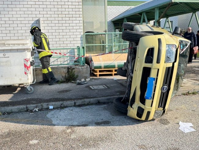 auto ribaltata civitanova (13)