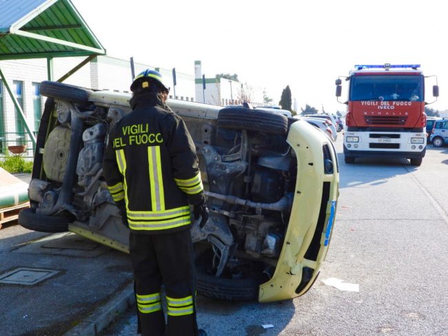 auto ribaltata civitanova (7)
