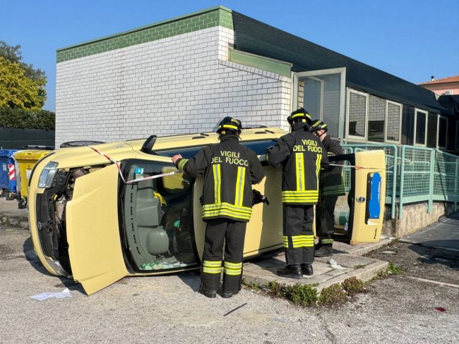 auto ribaltata civitanova (9)
