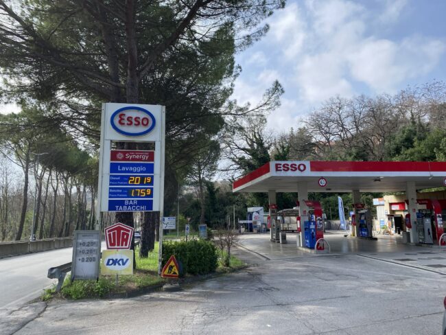 benzinaio macerata esso via mattei