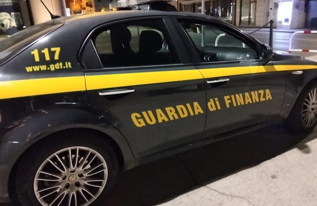 guardia di finanza notte archivio archi 3