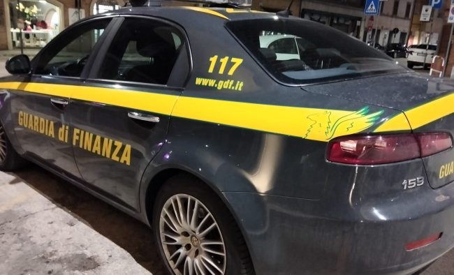 guardia di finanza notte archivio archi