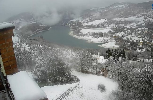 lago-di-fiastra-neve