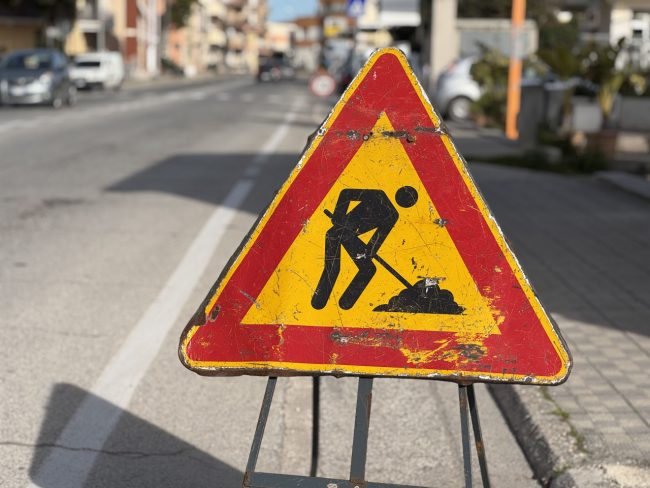 lavori in corso cantiere stradale - via carducci statale adriatica