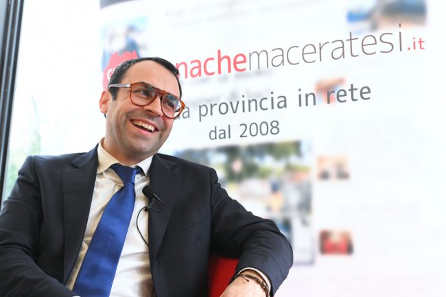 mattia orioli candidato sindaco in redazione - macerata - FDM (3)