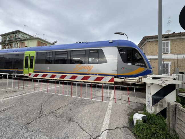 passaggio a livello - treno ferrovia - via carducci civitanova - FDM (2)