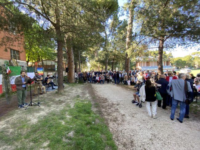 25 aprile centrosinistra campo dei pini (2)