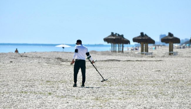 25 aprile lungomare civitanova gente spiaggia (18)
