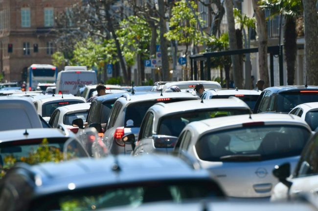 25 aprile lungomare civitanova gente spiaggia (6)