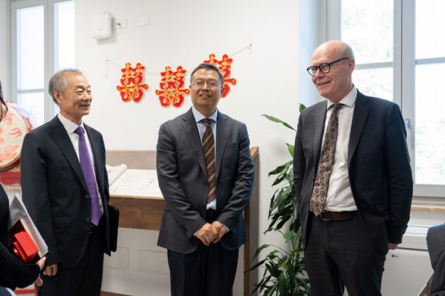 Confucio_UniMc_John Mc Court con Li Xiaoyong e Yu Xingguo