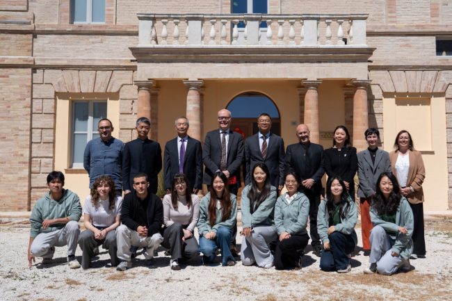 confucio_Unimc_foto gruppo delegazione ambasciata aprile 2026