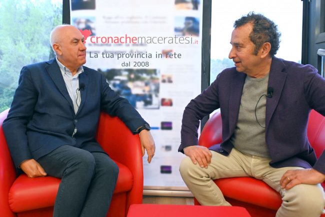 marco sigona candidato sindaco intervista in redazione con patrassi - macerata - FDM (1)