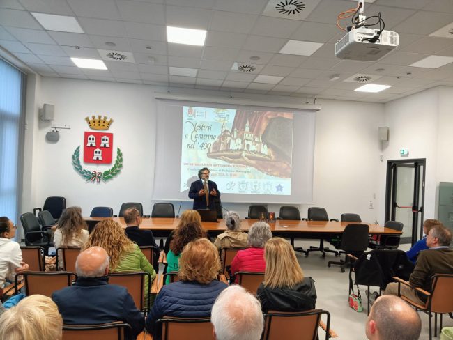 10 incontro in sala consiliare