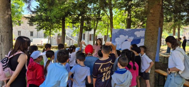 I bambini partecipano al laboratorio di Fabulando