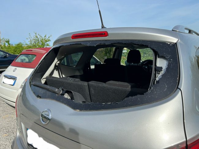 atto vandalico auto danneggiamenti (3)