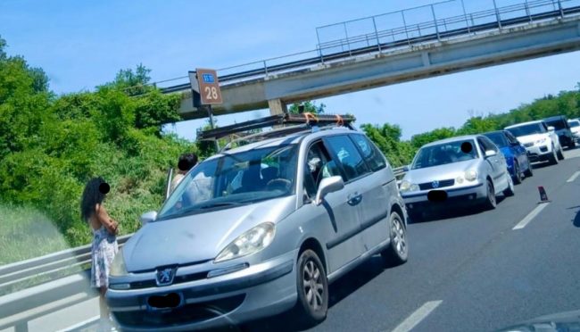 auto ferma superstrada (1)