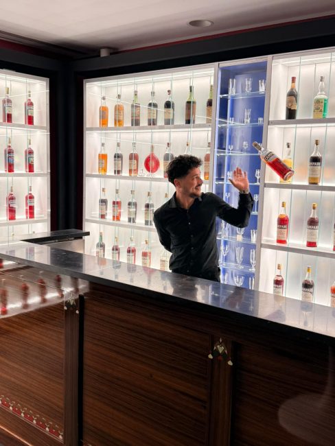 barman indrit1