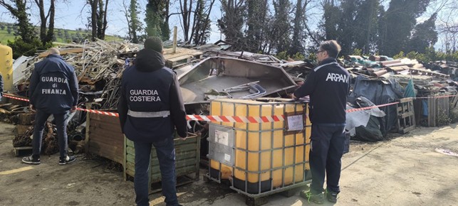 discarica abusiva civitanova guardia costiera