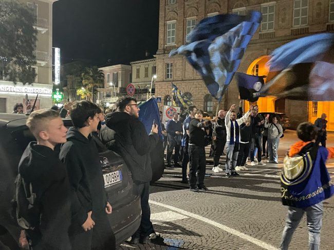 festeggiamenti vittoria scudetto inter - piazza xx settembre civitanova (4)