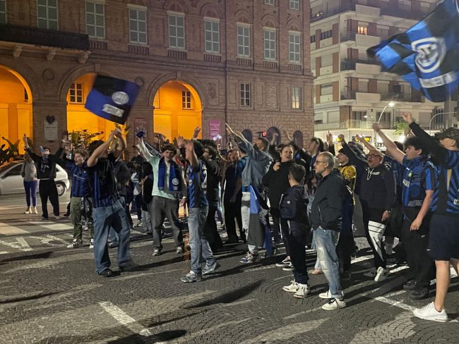 festeggiamenti vittoria scudetto inter - piazza xx settembre civitanova (5)