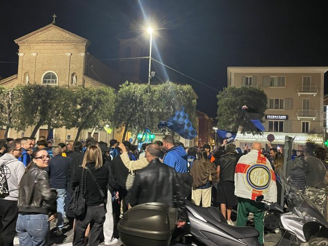 festeggiamenti vittoria scudetto inter - piazza xx settembre civitanova (9)