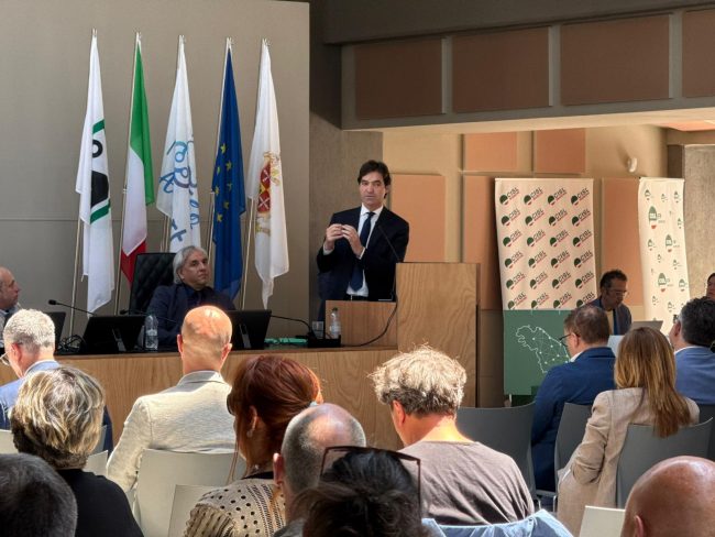 francesco acquaroli all'assemblea cisl