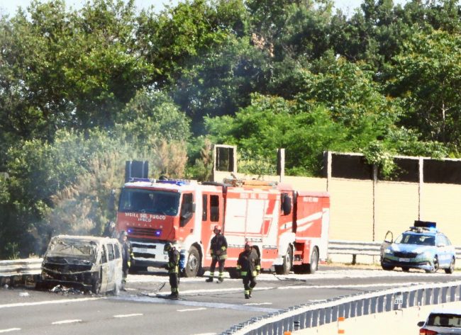 incendio furgone a14 6