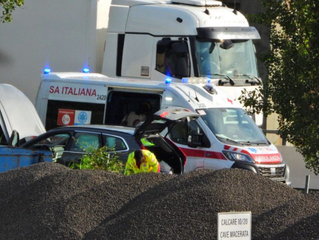 incidente a14 camion ribaltato (1)