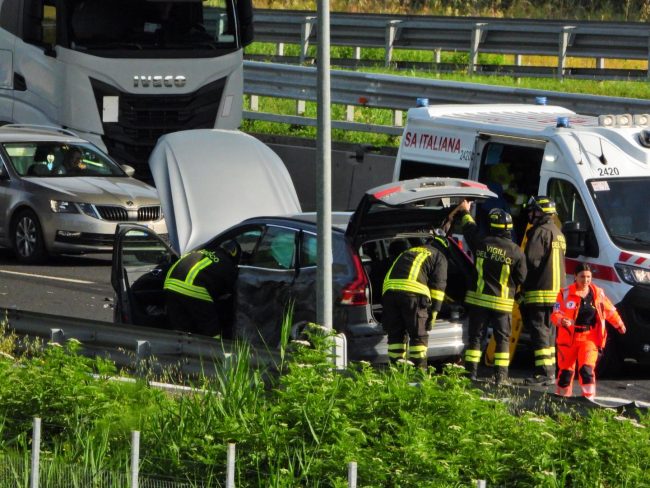 incidente a14 camion ribaltato (10)