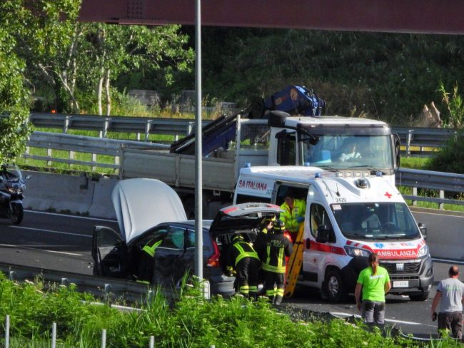 incidente a14 camion ribaltato (11)
