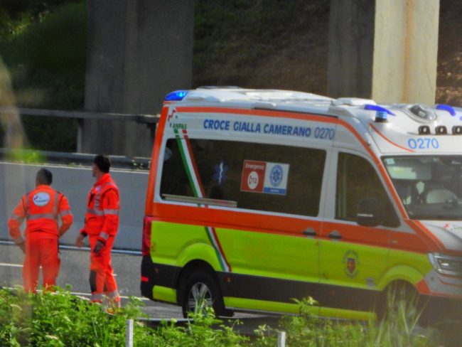 incidente a14 camion ribaltato (12)