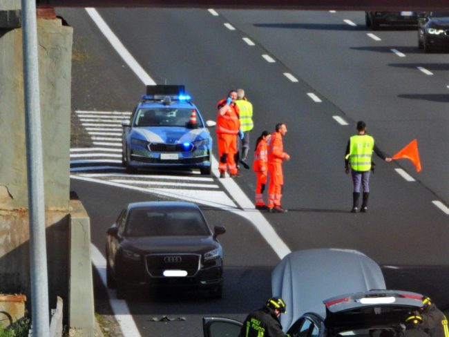 incidente a14 camion ribaltato (3)