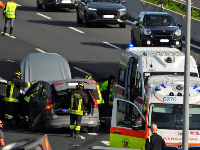 incidente a14 camion ribaltato (4)