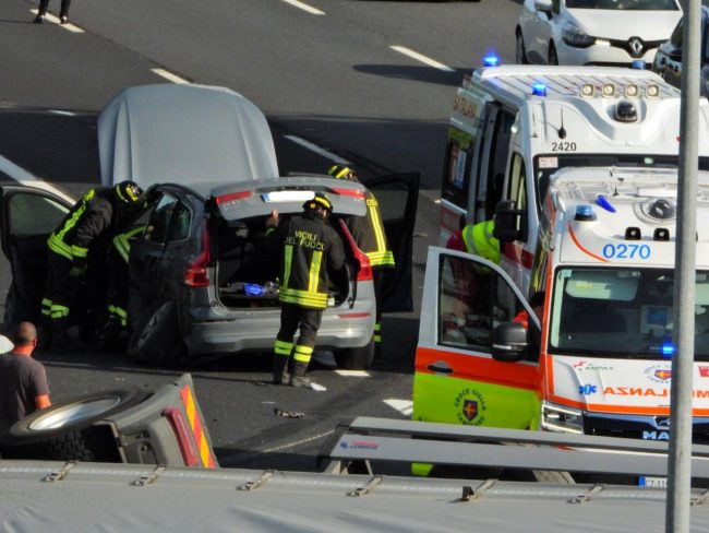 incidente a14 camion ribaltato (5)