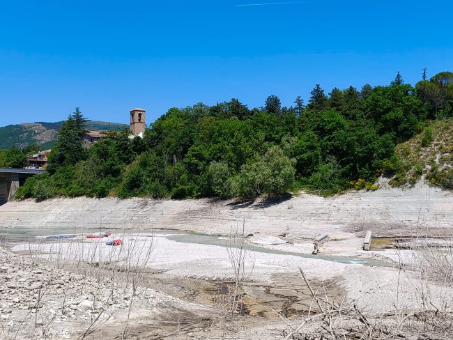 lago fiastra prosciugato (4)