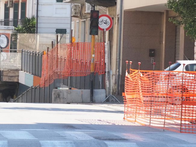 pedoni sottopasso strada via indipendenza (3)