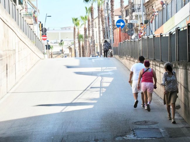 pedoni sottopasso strada via indipendenza (5)