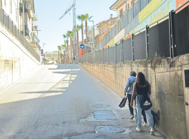 pedoni sottopasso strada via indipendenza (6)
