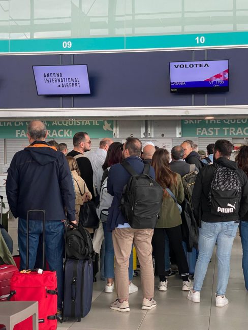 volo-ancona-catania-aeroporto-ancona-3-488x650