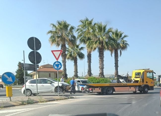 auto moto incidente rotonda corridomnia 5